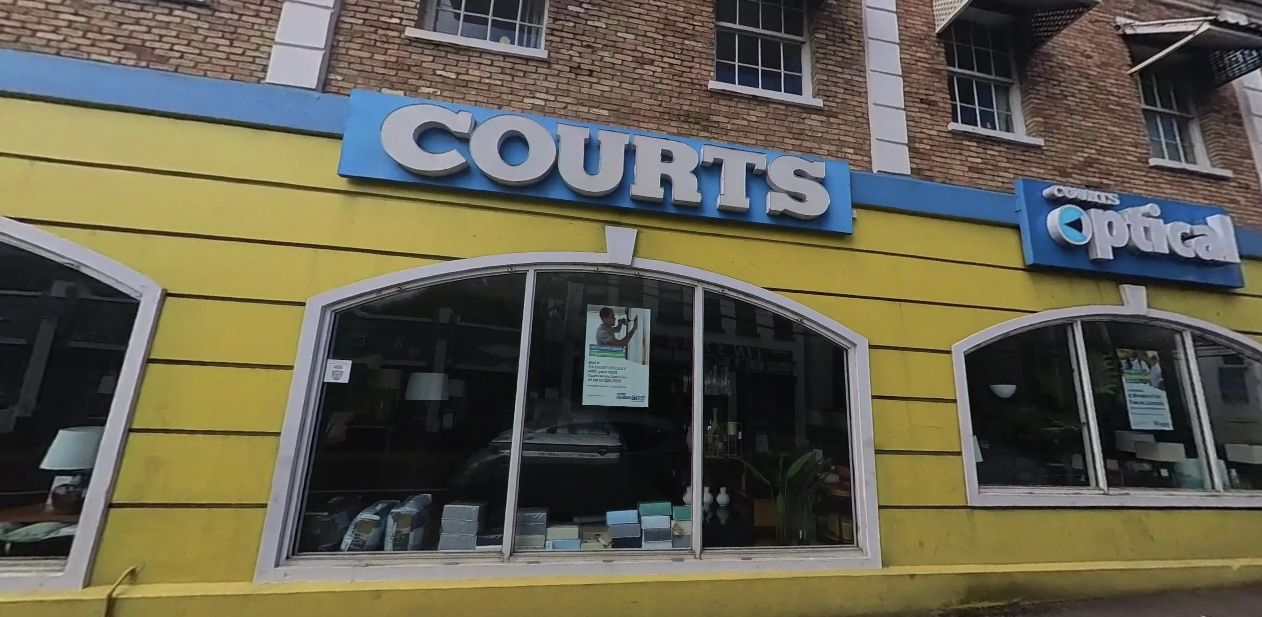 Courts St George AKT